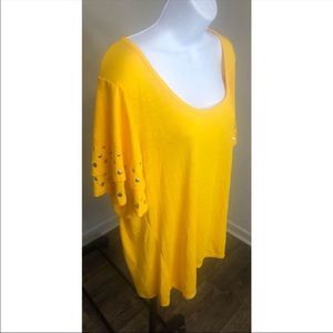 -New
-Size 18/20
-Studded Sleeves
-Stretchy